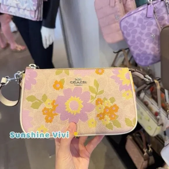 ショルダーバッグ・ポシェット Coach Nolita 19 In Signature Canvas With Floral Print CBM73 Coach Nolita 19 In Signature Canvas With Floral Print